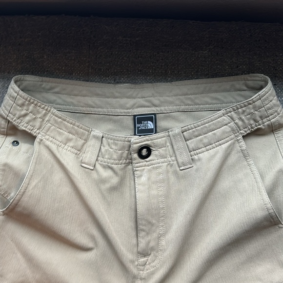Men’s Northface Shorts - Picture 2 of 3
